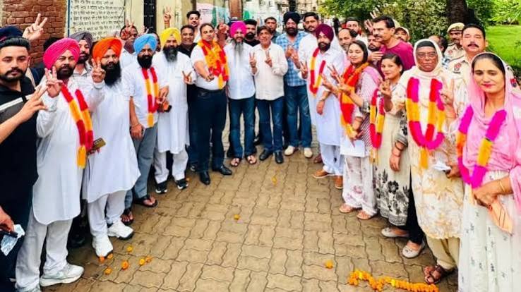 एक सीट वाली आप ने पलटा खेल: मुकेरियां परिषद पर जमाया कब्जा, कांग्रेस के तीन पार्षद और निर्दलीय का मिला साथ