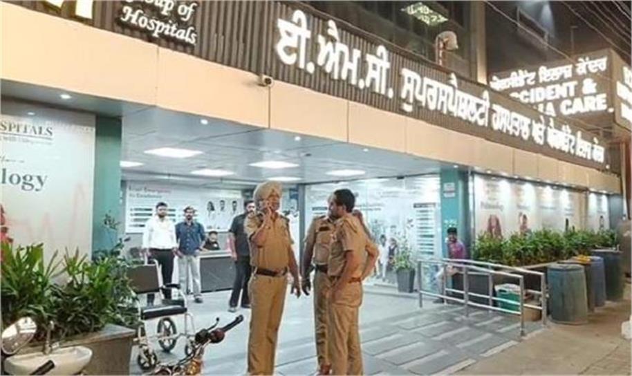 अमृतसर: जनरेटर वाले कमरे में खाना खा रहे 5 लोगों के साथ हादसा, बुजुर्ग की मौत, 4 गंभीर