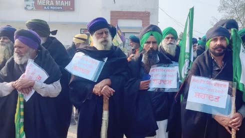खनाैरी बाॅर्डर पर बढ़ा तनाव: डल्लेवाल के समर्थन में 111 किसान आमरण अनशन पर बैठे, भारी पुलिस फोर्स तैनात