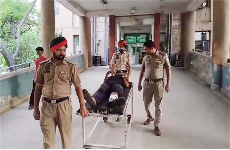 जालंधर में पुलिस हिरासत से भागने की कोशिश, दीवार फांदते वक्त घायल हुआ स्नैचर