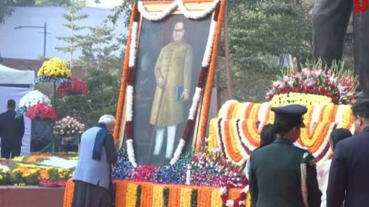 आंबेडकर की पुण्यतिथि पर पीएम मोदी की श्रद्धांजलि, राहुल बोले- उनकी विरासत हमारे संघर्ष की प्रेरणा