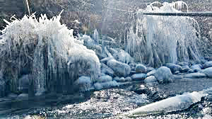 सर्दी का कहर: कांगड़ी और हीटर की बढ़ी बिक्री, गिरते पारे के बीच जमे जलस्रोत, सुबह-शाम आवागमन हुआ मुश्किल