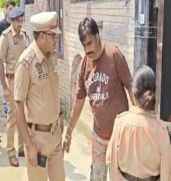 घर में सोता मिला 'फरार' नशा तस्कर: बुलडोजर पहुंचने पर खुद खोला दरवाजा, पुलिस वालों के पैर छूकर माफी मांगी