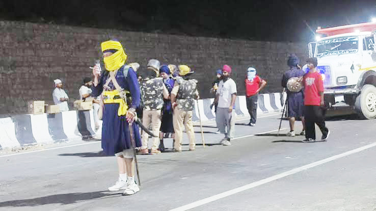 कर्णप्रयाग मामले में जमानत पर रिहा निहंगों के साथ पंजाब लौटीं जत्थेबंदियां, सीमा पर सामान्य हुए हालात