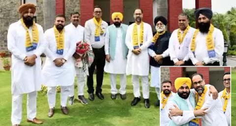 पवन कुमार टीम ने अकाली दल को अलविदा किया और झाड़ू थामां  भोगपुर से जसदयाल सिंह भी आप मैं शामिल