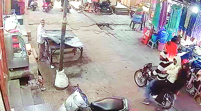 जंडियाला गुरु के कश्मीरी बाजार में फिरौती के लिए दुकान पर चली गोली