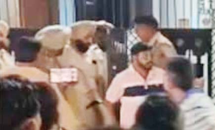 ट्रैवल एजैंट को हिरासत में, ठगी और आत्महत्या के लिए उकसाने के लगे आरोप 