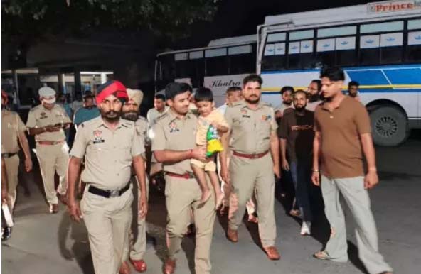 जालंधर में किडनैप 4 साल का बच्चा बरामद: बस स्टैंड पर छोड़कर भागे किडनैपर्स, पुलिस ने CCTV से ढूंढ निकाला; परिवार को सौंपा