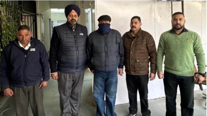 2000 के लिए बिक गया क्लर्क: अहाता मालिक से ली घूस...रिश्वत न देने पर दे रहा था धमकियां, विजिलेंस ने दबोचा