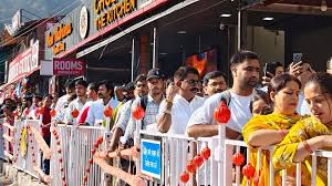 25 हजार पार...बाबा के दरबार में लगा भक्तों का तांता, जारी है भीड़ के आने का सिलसिला