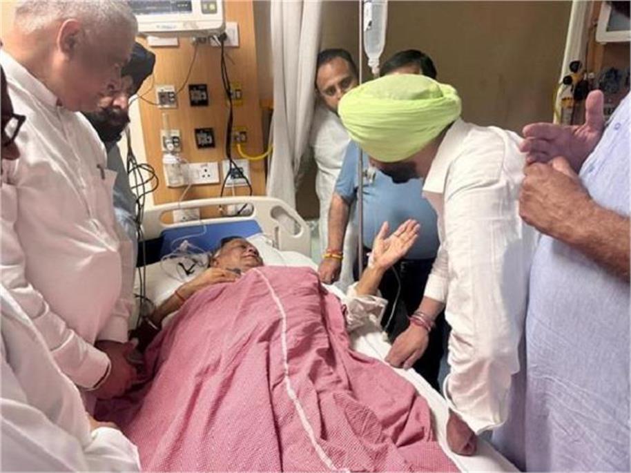 मनोरंजन कालिया खतरे से बाहर, हाल जानने पहुंचे केंद्रीय मंत्री रवनीत बिट्टू